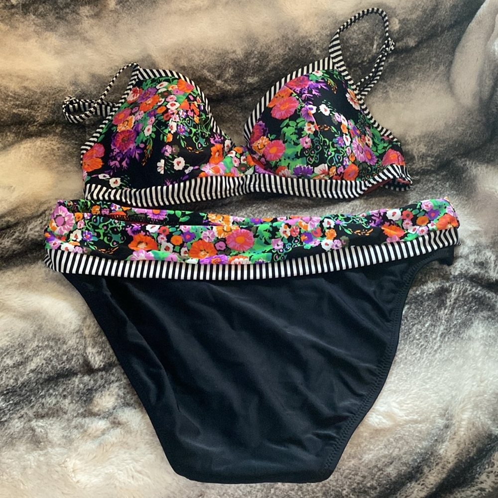 Beautiful Underwire Adjustable Top Lined Swimsuit… - image 3